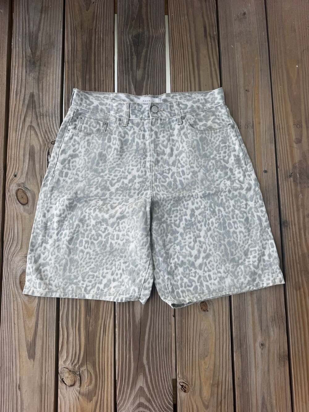 Pacsun Baggy Shorts Size 30 Grey Leopard Print Denim